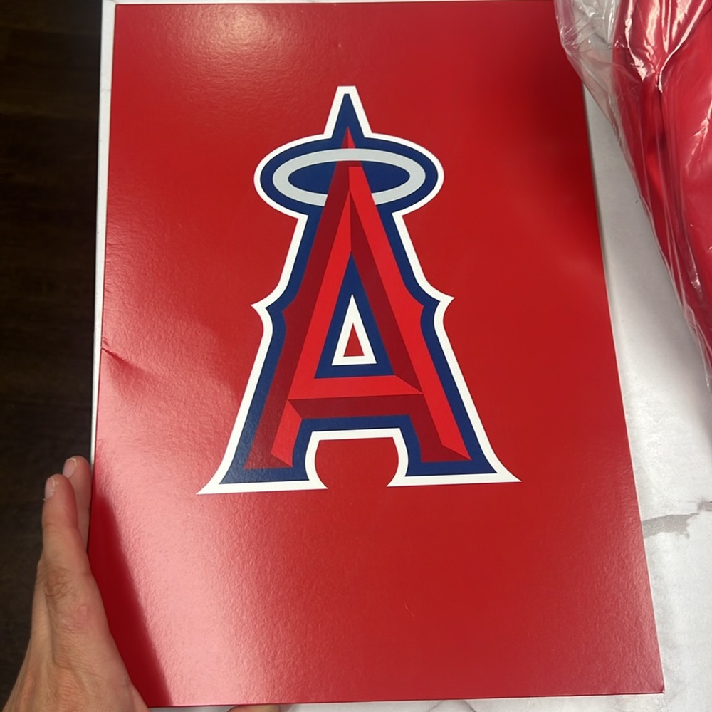 Angels Backpack Folder & Baseball cap - Picture 4 of 7